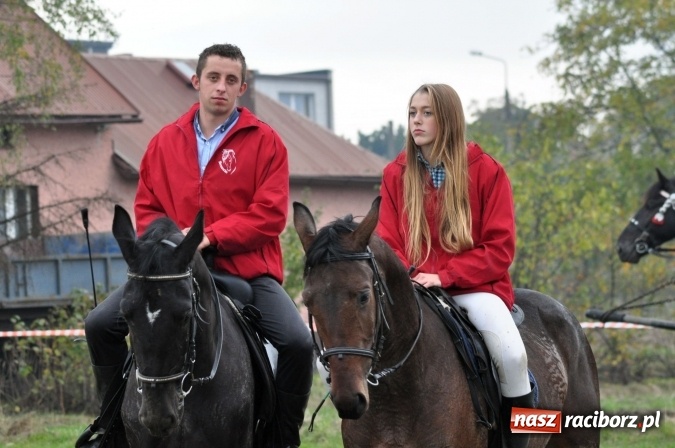 Zdjęcie w galerii na portalu naszraciborz.pl: Hubertus w gminie z widokami – święto jeźdźców w Kornowacu wiadomości z regionu