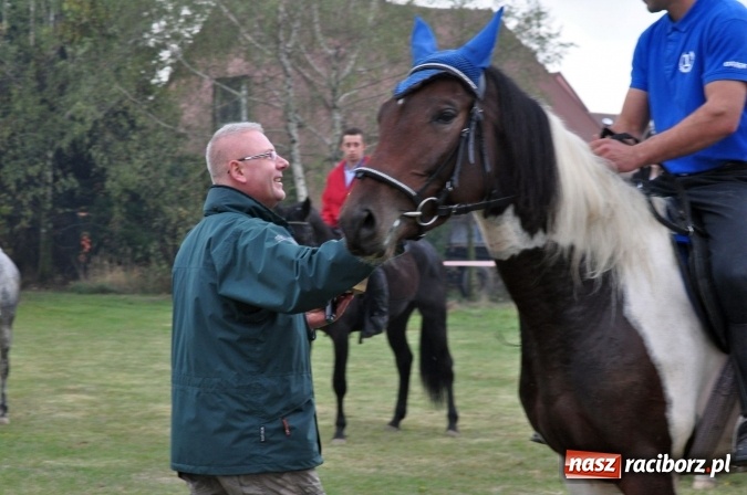 Zdjęcie w galerii na portalu naszraciborz.pl: Hubertus w gminie z widokami – święto jeźdźców w Kornowacu wiadomości z regionu