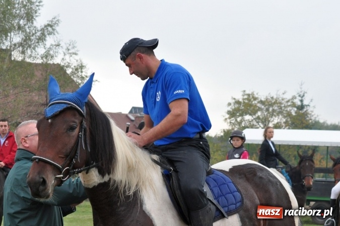 Zdjęcie w galerii na portalu naszraciborz.pl: Hubertus w gminie z widokami – święto jeźdźców w Kornowacu wiadomości z regionu