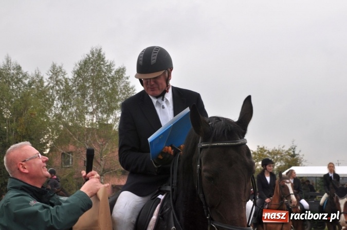Zdjęcie w galerii na portalu naszraciborz.pl: Hubertus w gminie z widokami – święto jeźdźców w Kornowacu wiadomości z regionu