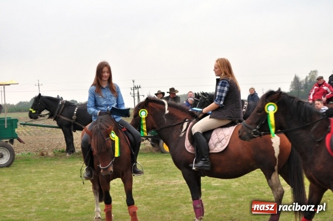 Zdjęcie w galerii na portalu naszraciborz.pl: Hubertus w gminie z widokami – święto jeźdźców w Kornowacu wiadomości z regionu