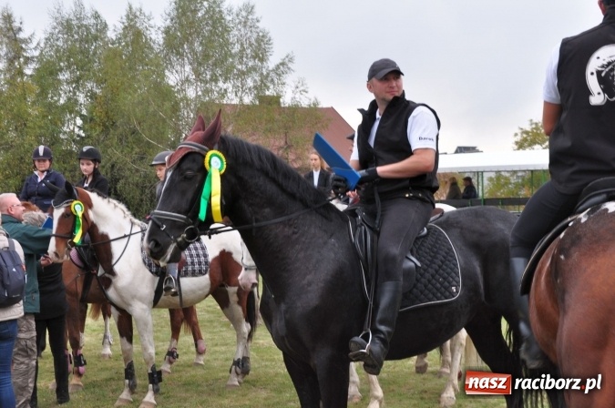 Zdjęcie w galerii na portalu naszraciborz.pl: Hubertus w gminie z widokami – święto jeźdźców w Kornowacu wiadomości z regionu