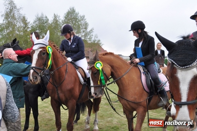 Zdjęcie w galerii na portalu naszraciborz.pl: Hubertus w gminie z widokami – święto jeźdźców w Kornowacu wiadomości z regionu