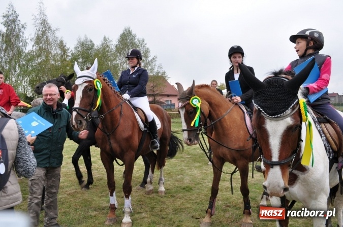 Zdjęcie w galerii na portalu naszraciborz.pl: Hubertus w gminie z widokami – święto jeźdźców w Kornowacu wiadomości z regionu