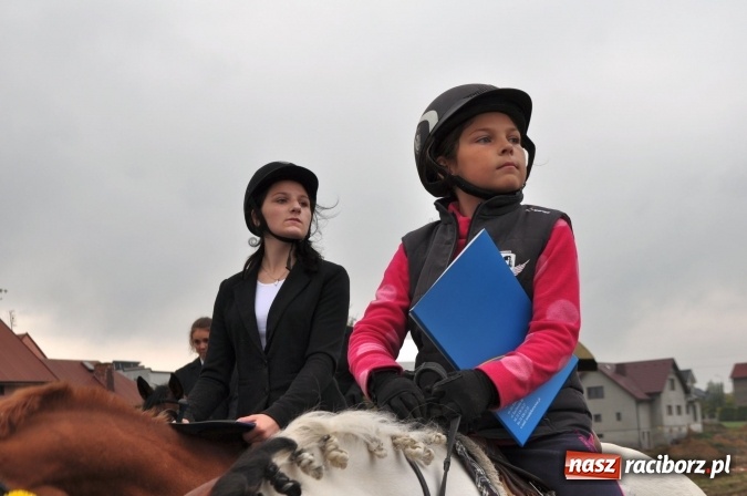 Zdjęcie w galerii na portalu naszraciborz.pl: Hubertus w gminie z widokami – święto jeźdźców w Kornowacu wiadomości z regionu