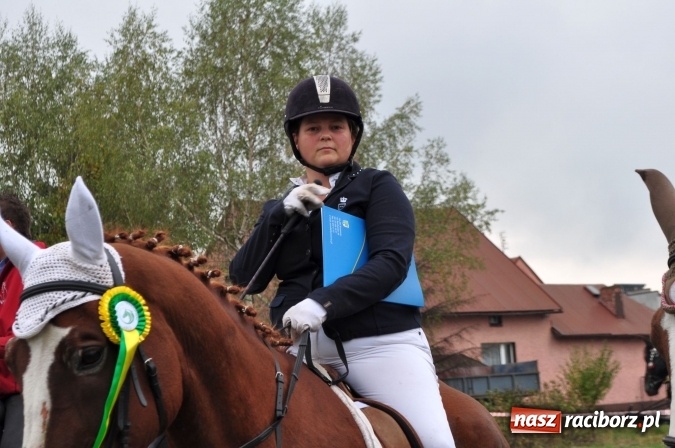 Zdjęcie w galerii na portalu naszraciborz.pl: Hubertus w gminie z widokami – święto jeźdźców w Kornowacu wiadomości z regionu