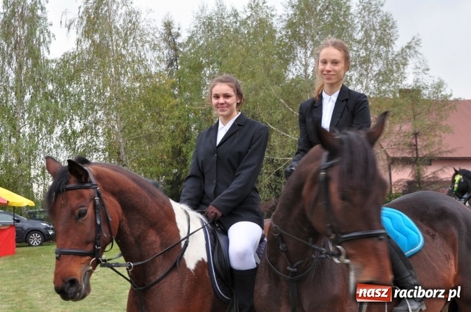 Zdjęcie w galerii na portalu naszraciborz.pl: Hubertus w gminie z widokami – święto jeźdźców w Kornowacu wiadomości z regionu