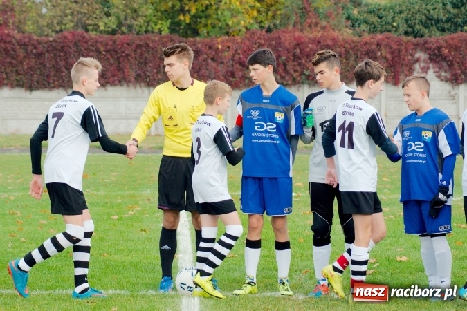 Zdjęcie w galerii na portalu naszraciborz.pl: III liga trampkarzy: Niewykorzystany karny ustawił spotkanie. Tworków poległ z Żorami wiadomości z regionu