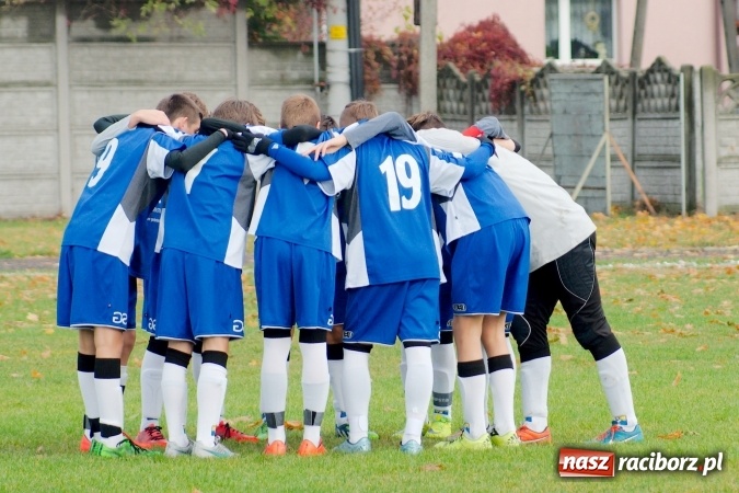 Zdjęcie w galerii na portalu naszraciborz.pl: III liga trampkarzy: Niewykorzystany karny ustawił spotkanie. Tworków poległ z Żorami wiadomości z regionu