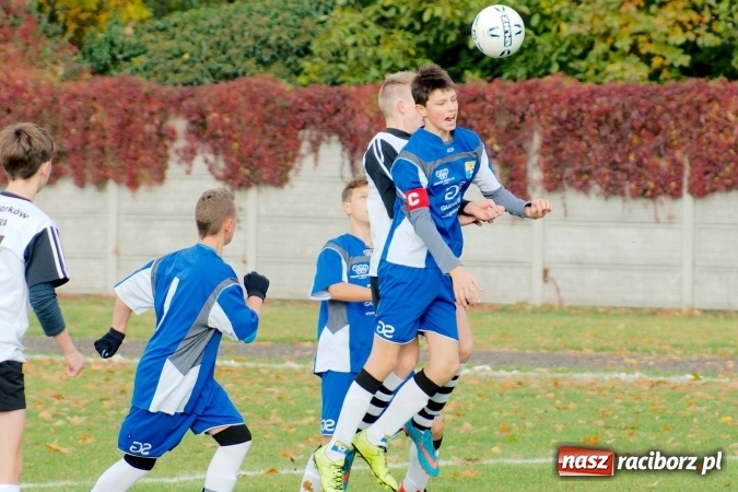 Zdjęcie w galerii na portalu naszraciborz.pl: III liga trampkarzy: Niewykorzystany karny ustawił spotkanie. Tworków poległ z Żorami wiadomości z regionu