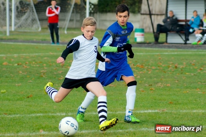 Zdjęcie w galerii na portalu naszraciborz.pl: III liga trampkarzy: Niewykorzystany karny ustawił spotkanie. Tworków poległ z Żorami wiadomości z regionu