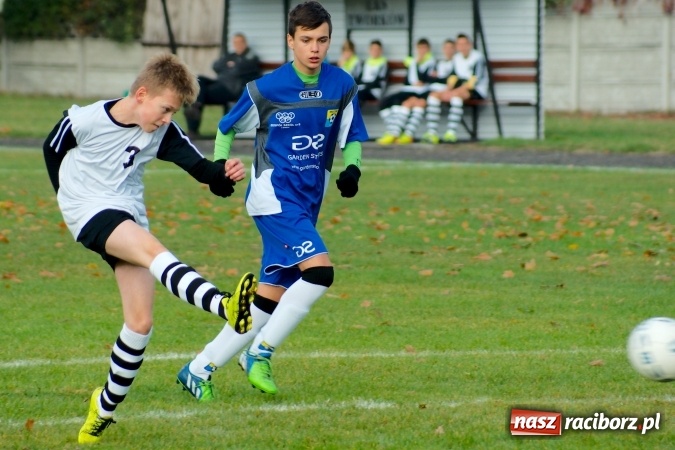 Zdjęcie w galerii na portalu naszraciborz.pl: III liga trampkarzy: Niewykorzystany karny ustawił spotkanie. Tworków poległ z Żorami wiadomości z regionu