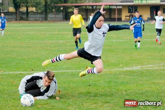 Zdjęcie w galerii na portalu naszraciborz.pl: III liga trampkarzy: Niewykorzystany karny ustawił spotkanie. Tworków poległ z Żorami wiadomości z regionu