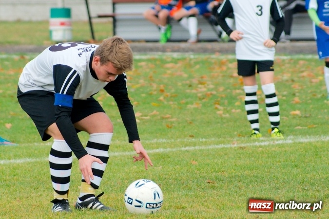 Zdjęcie w galerii na portalu naszraciborz.pl: III liga trampkarzy: Niewykorzystany karny ustawił spotkanie. Tworków poległ z Żorami wiadomości z regionu