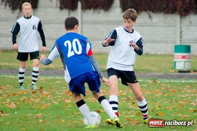 Zdjęcie w galerii na portalu naszraciborz.pl: III liga trampkarzy: Niewykorzystany karny ustawił spotkanie. Tworków poległ z Żorami wiadomości z regionu