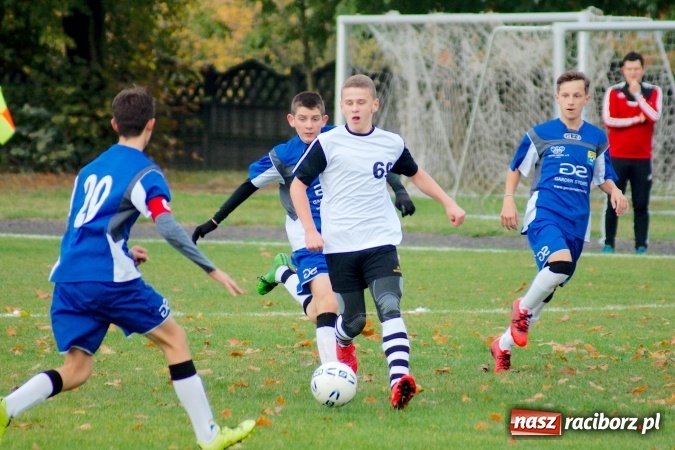 Zdjęcie w galerii na portalu naszraciborz.pl: III liga trampkarzy: Niewykorzystany karny ustawił spotkanie. Tworków poległ z Żorami wiadomości z regionu