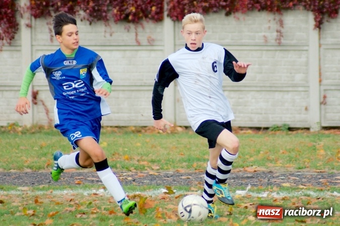Zdjęcie w galerii na portalu naszraciborz.pl: III liga trampkarzy: Niewykorzystany karny ustawił spotkanie. Tworków poległ z Żorami wiadomości z regionu