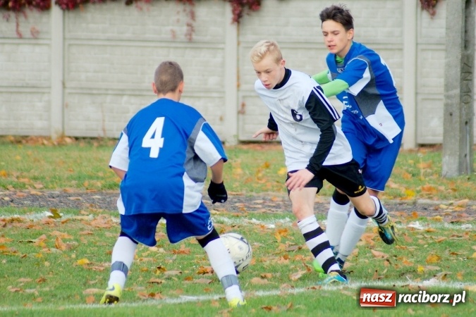 Zdjęcie w galerii na portalu naszraciborz.pl: III liga trampkarzy: Niewykorzystany karny ustawił spotkanie. Tworków poległ z Żorami wiadomości z regionu