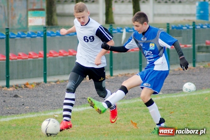 Zdjęcie w galerii na portalu naszraciborz.pl: III liga trampkarzy: Niewykorzystany karny ustawił spotkanie. Tworków poległ z Żorami wiadomości z regionu