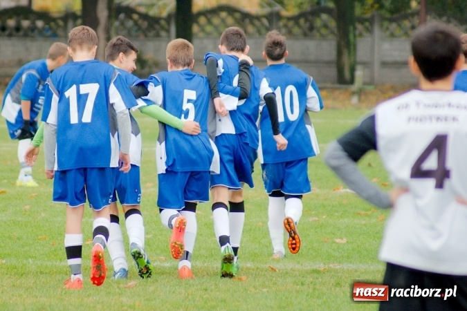 Zdjęcie w galerii na portalu naszraciborz.pl: III liga trampkarzy: Niewykorzystany karny ustawił spotkanie. Tworków poległ z Żorami wiadomości z regionu