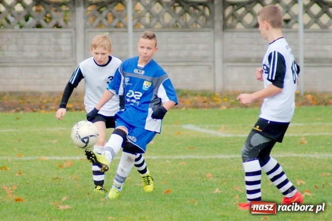 Zdjęcie w galerii na portalu naszraciborz.pl: III liga trampkarzy: Niewykorzystany karny ustawił spotkanie. Tworków poległ z Żorami wiadomości z regionu
