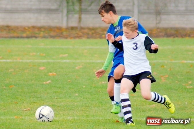 Zdjęcie w galerii na portalu naszraciborz.pl: III liga trampkarzy: Niewykorzystany karny ustawił spotkanie. Tworków poległ z Żorami wiadomości z regionu