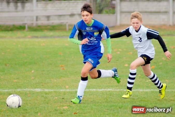 Zdjęcie w galerii na portalu naszraciborz.pl: III liga trampkarzy: Niewykorzystany karny ustawił spotkanie. Tworków poległ z Żorami wiadomości z regionu