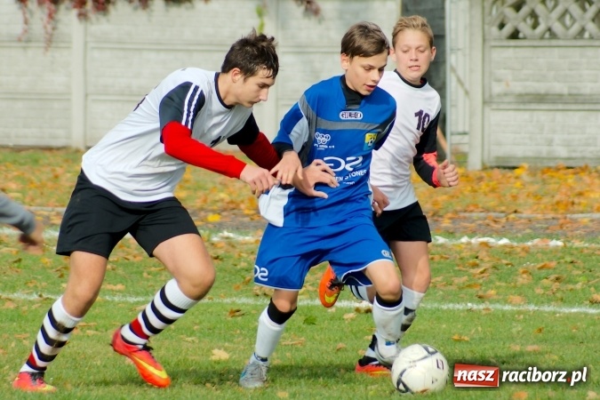 Zdjęcie w galerii na portalu naszraciborz.pl: III liga trampkarzy: Niewykorzystany karny ustawił spotkanie. Tworków poległ z Żorami wiadomości z regionu