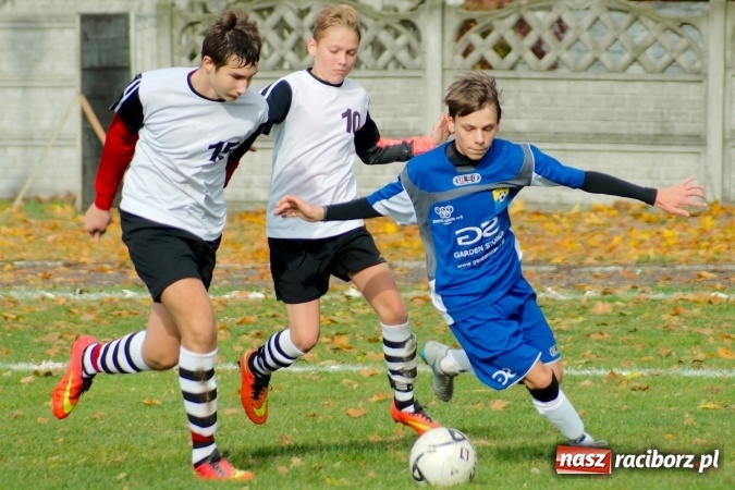Zdjęcie w galerii na portalu naszraciborz.pl: III liga trampkarzy: Niewykorzystany karny ustawił spotkanie. Tworków poległ z Żorami wiadomości z regionu