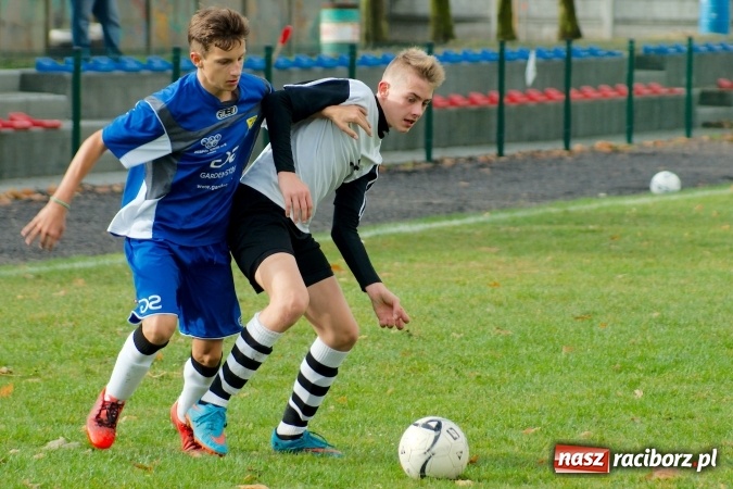 Zdjęcie w galerii na portalu naszraciborz.pl: III liga trampkarzy: Niewykorzystany karny ustawił spotkanie. Tworków poległ z Żorami wiadomości z regionu
