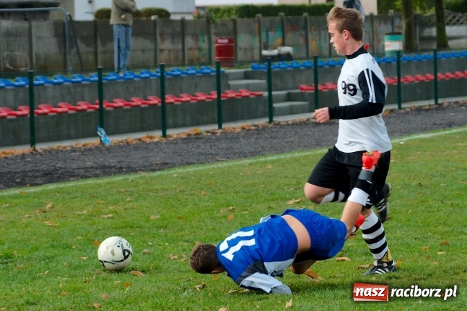 Zdjęcie w galerii na portalu naszraciborz.pl: III liga trampkarzy: Niewykorzystany karny ustawił spotkanie. Tworków poległ z Żorami wiadomości z regionu