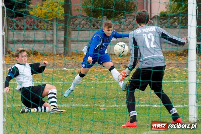 Zdjęcie w galerii na portalu naszraciborz.pl: III liga trampkarzy: Niewykorzystany karny ustawił spotkanie. Tworków poległ z Żorami wiadomości z regionu