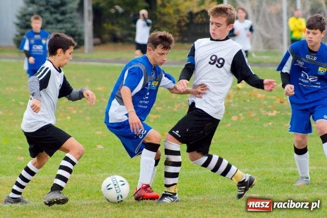 Zdjęcie w galerii na portalu naszraciborz.pl: III liga trampkarzy: Niewykorzystany karny ustawił spotkanie. Tworków poległ z Żorami wiadomości z regionu