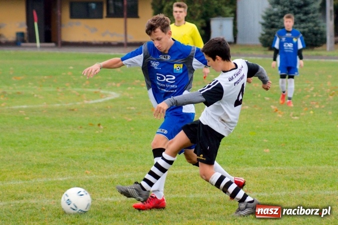 Zdjęcie w galerii na portalu naszraciborz.pl: III liga trampkarzy: Niewykorzystany karny ustawił spotkanie. Tworków poległ z Żorami wiadomości z regionu