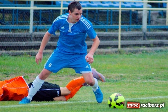 Zdjęcie w galerii na portalu naszraciborz.pl: Klasa okręgowa: Grzegorz Wojda zapewnił trzy punkty Rafako. Poważna kontuzja zawodnika Krzyżanowic wiadomości z regionu