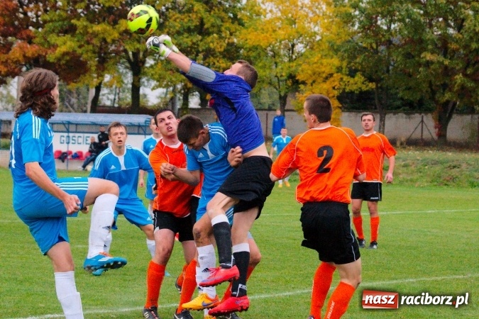 Zdjęcie w galerii na portalu naszraciborz.pl: Klasa okręgowa: Grzegorz Wojda zapewnił trzy punkty Rafako. Poważna kontuzja zawodnika Krzyżanowic wiadomości z regionu
