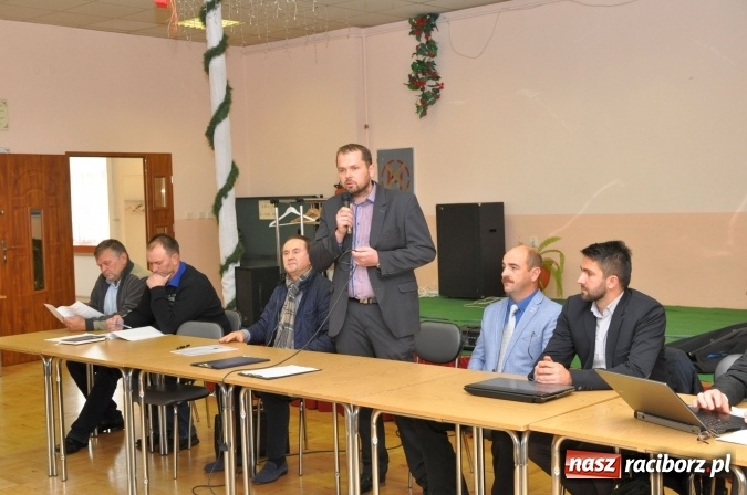 Zdjęcie w galerii na portalu naszraciborz.pl: Wiatraki? Tak! Ale nie koło mnie. Śmigło niezgody kręci się coraz szybciej wiadomości z regionu