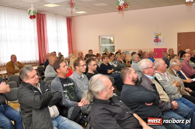 Zdjęcie w galerii na portalu naszraciborz.pl: Wiatraki? Tak! Ale nie koło mnie. Śmigło niezgody kręci się coraz szybciej wiadomości z regionu