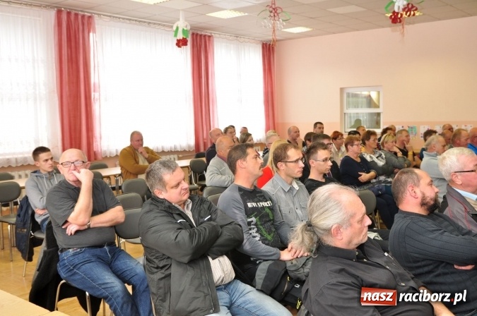 Zdjęcie w galerii na portalu naszraciborz.pl: Wiatraki? Tak! Ale nie koło mnie. Śmigło niezgody kręci się coraz szybciej wiadomości z regionu