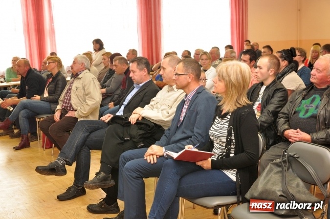 Zdjęcie w galerii na portalu naszraciborz.pl: Wiatraki? Tak! Ale nie koło mnie. Śmigło niezgody kręci się coraz szybciej wiadomości z regionu