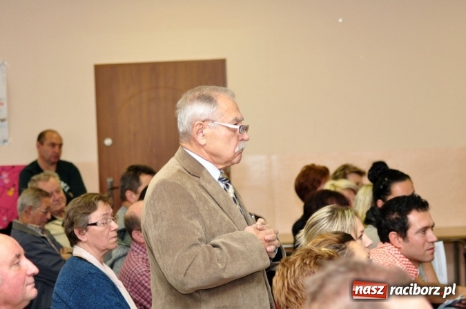 Zdjęcie w galerii na portalu naszraciborz.pl: Wiatraki? Tak! Ale nie koło mnie. Śmigło niezgody kręci się coraz szybciej wiadomości z regionu