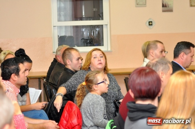 Zdjęcie w galerii na portalu naszraciborz.pl: Wiatraki? Tak! Ale nie koło mnie. Śmigło niezgody kręci się coraz szybciej wiadomości z regionu