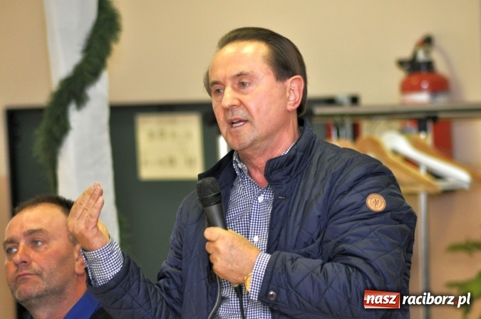 Zdjęcie w galerii na portalu naszraciborz.pl: Wiatraki? Tak! Ale nie koło mnie. Śmigło niezgody kręci się coraz szybciej wiadomości z regionu