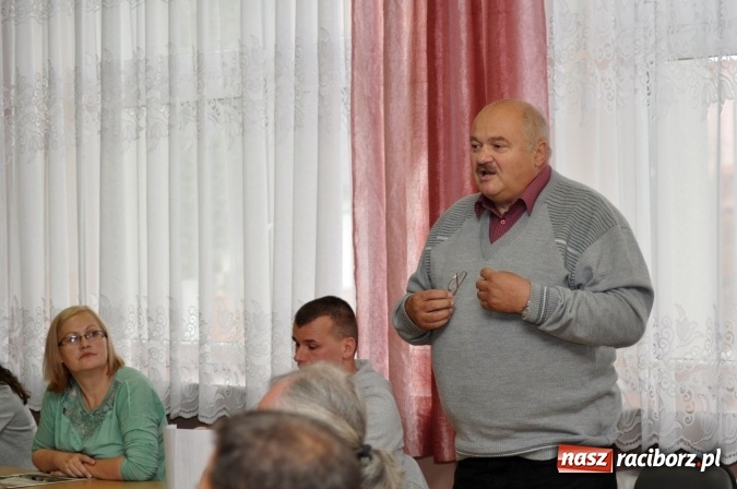 Zdjęcie w galerii na portalu naszraciborz.pl: Wiatraki? Tak! Ale nie koło mnie. Śmigło niezgody kręci się coraz szybciej wiadomości z regionu