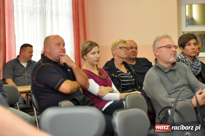 Zdjęcie w galerii na portalu naszraciborz.pl: Wiatraki? Tak! Ale nie koło mnie. Śmigło niezgody kręci się coraz szybciej wiadomości z regionu