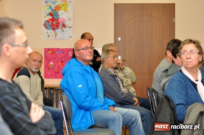 Zdjęcie w galerii na portalu naszraciborz.pl: Wiatraki? Tak! Ale nie koło mnie. Śmigło niezgody kręci się coraz szybciej wiadomości z regionu