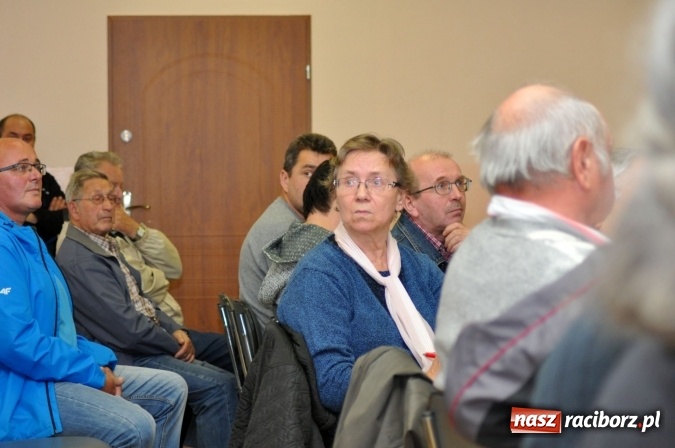 Zdjęcie w galerii na portalu naszraciborz.pl: Wiatraki? Tak! Ale nie koło mnie. Śmigło niezgody kręci się coraz szybciej wiadomości z regionu