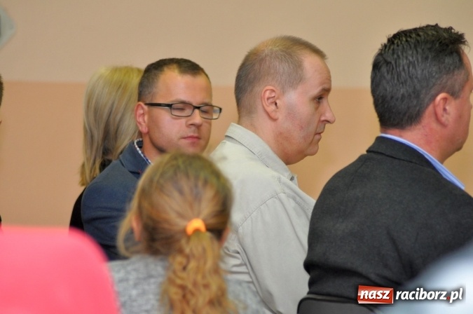 Zdjęcie w galerii na portalu naszraciborz.pl: Wiatraki? Tak! Ale nie koło mnie. Śmigło niezgody kręci się coraz szybciej wiadomości z regionu