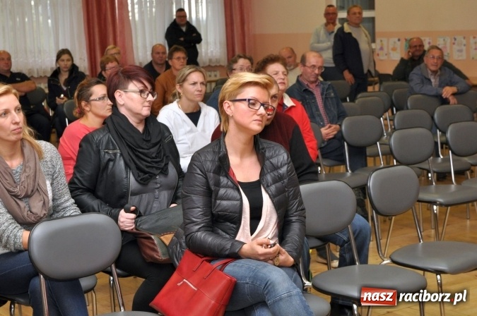 Zdjęcie w galerii na portalu naszraciborz.pl: Wiatraki? Tak! Ale nie koło mnie. Śmigło niezgody kręci się coraz szybciej wiadomości z regionu