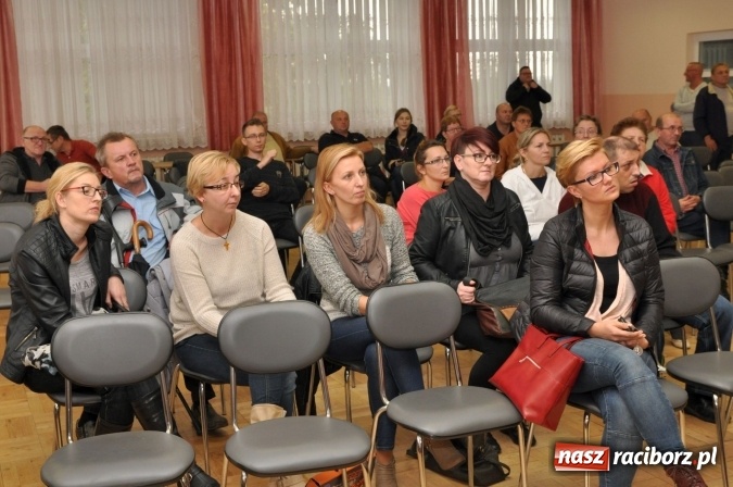 Zdjęcie w galerii na portalu naszraciborz.pl: Wiatraki? Tak! Ale nie koło mnie. Śmigło niezgody kręci się coraz szybciej wiadomości z regionu